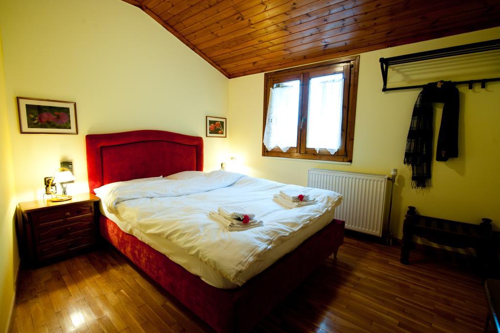 To Balkoni Tis Agorianis 2* Eptálofos
